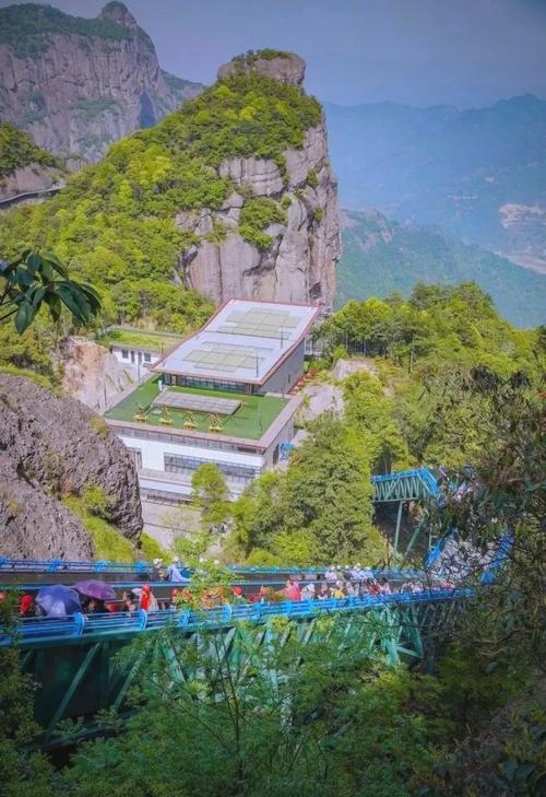 浙江高空游乐项目大揭秘:空中球场,高空秋千,玻璃观景台等你来战!